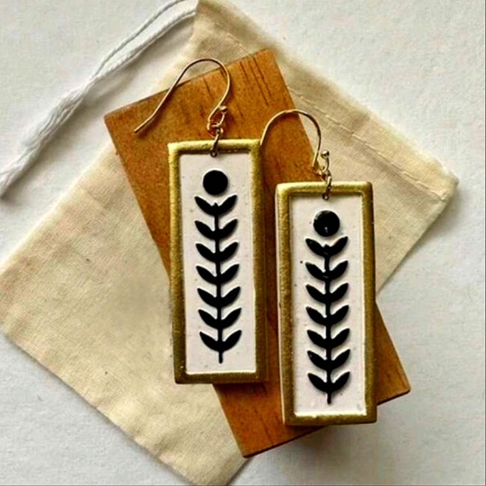 Simple and neat boho style nature pendant earrings; NWOT